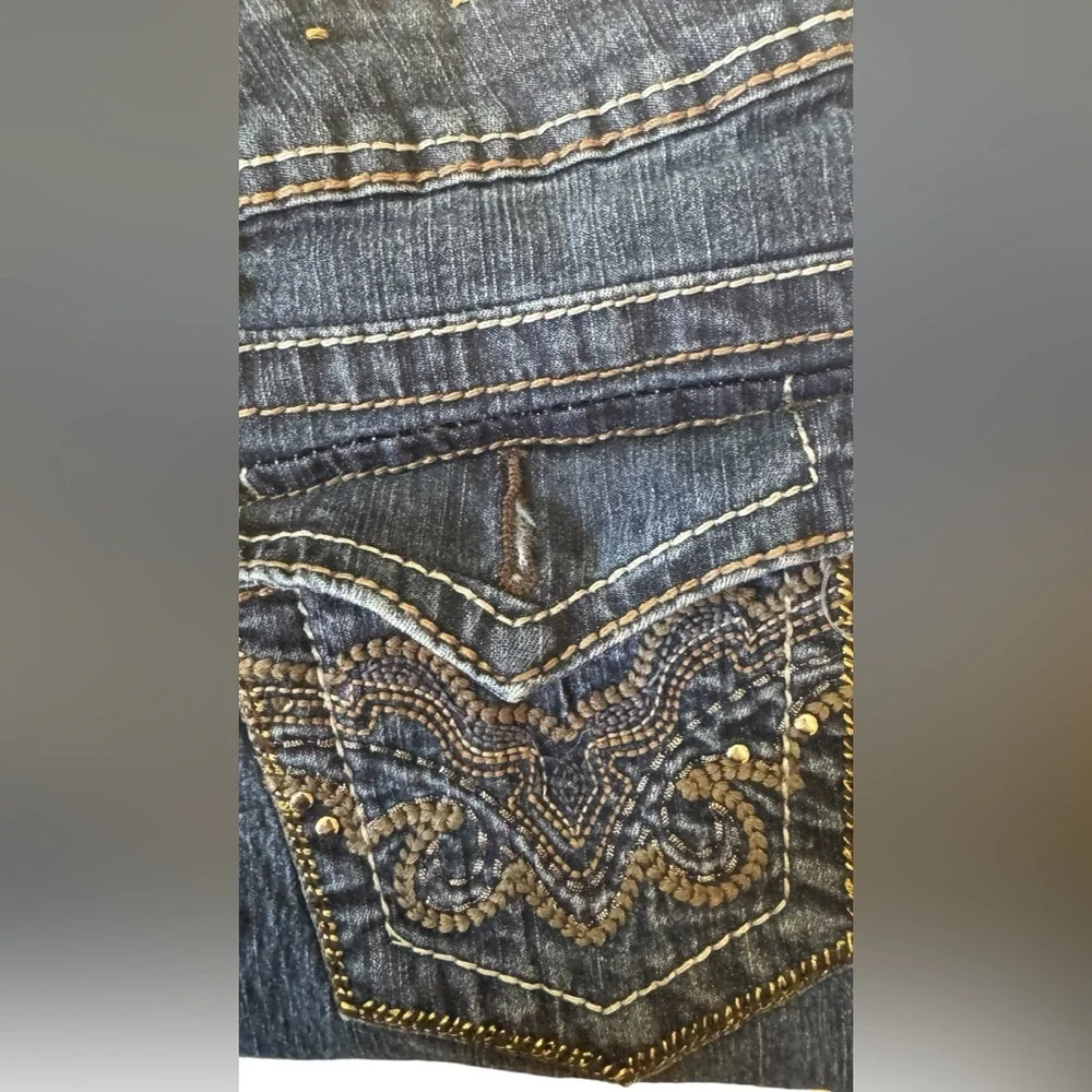 Wallflower Jeans questions leave